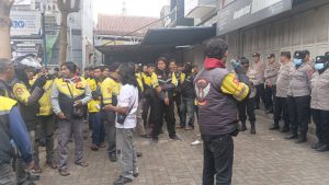 Driver Maxim Tasikmalaya Bergerak, Soroti Potongan dan Kebijakan Aplikator yang Dinilai Membebani Mitra 1 802002765 1096966512875008 5390234210083249395 n